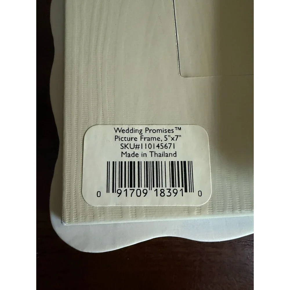 Lenox Ivory Porcelain Wedding Promises Collection  5 x7 Photo Picture Frame